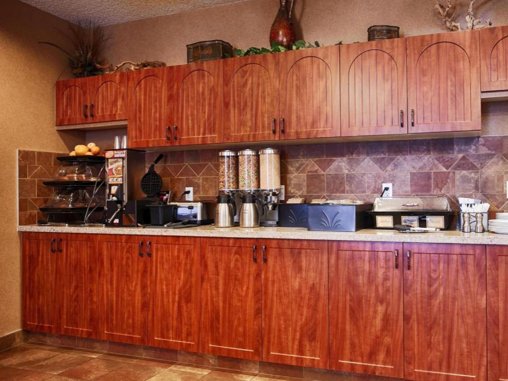 Best Western Diamond Inn Three Hills Buitenkant foto