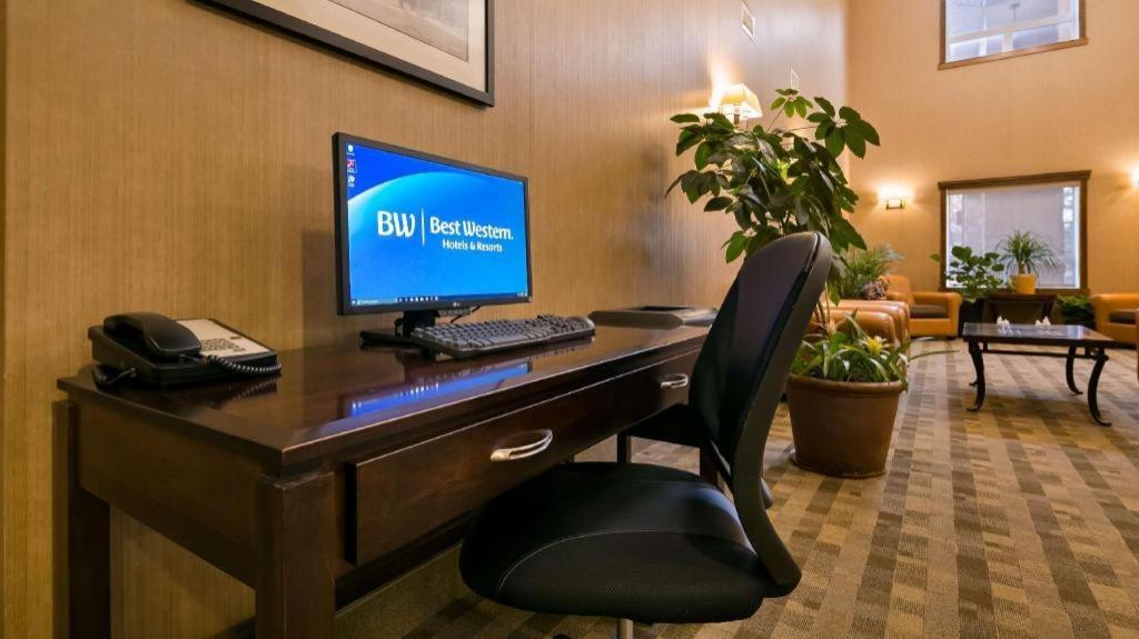 Best Western Diamond Inn Three Hills Buitenkant foto