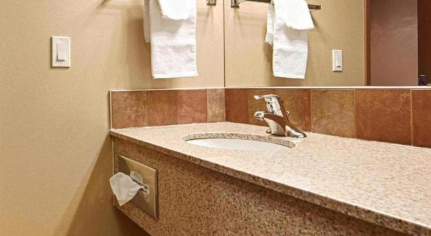 Best Western Diamond Inn Three Hills Buitenkant foto
